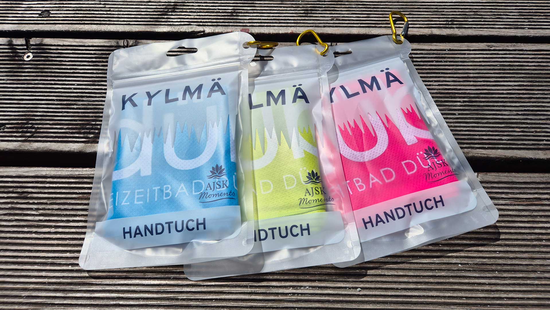 KYLMÄ Handtuch in Cyan, Hellgrün und Magenta mit Aufbewahrungstasche